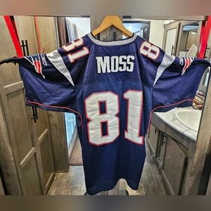 MOSS #81 PATRIOTS SIZE 50 Jersey